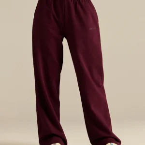01_SeasonOfStrength_Nina_1050_look.jpgv1762957397 Comfort Cozy Straight Leg Joggers | Merlot