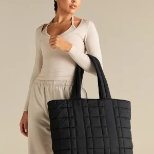 01_SeasonOfStrength_ToteBag_32_Look.jpgv1762957372 All Day Puffer Tote Bag | Black