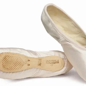 Rigidità conchiglia/puntale: molto dura e resistente - Mascherina: media - Pianta: larga - Rigidità suola: media