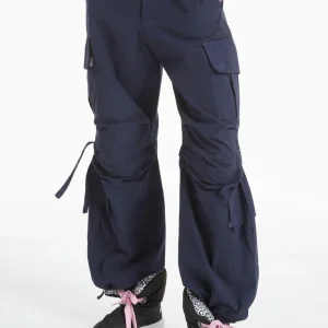 Pantaloni cargo con doppie tasche e coulisse intermedia