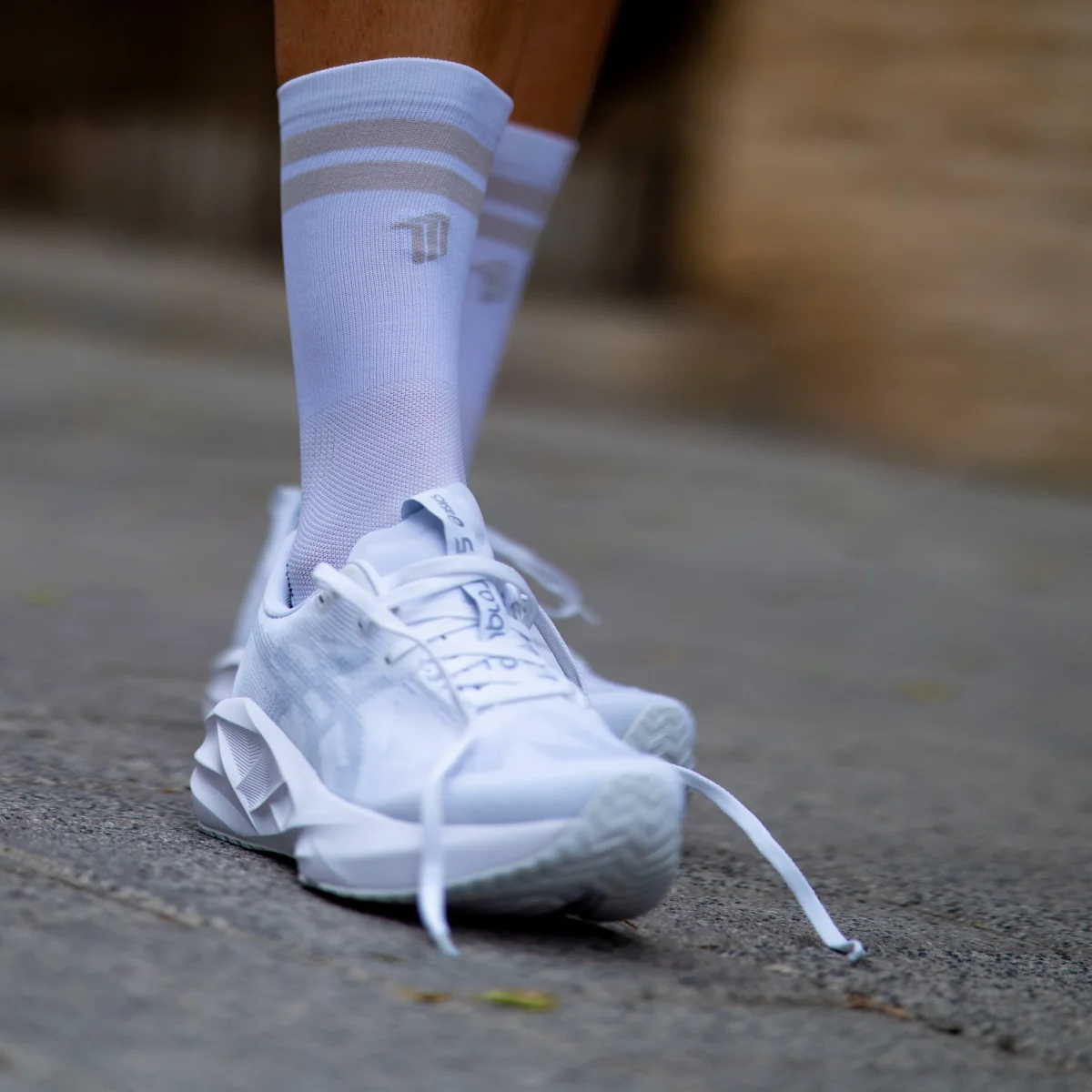 PRO WHITE V2 - CALCETÍN RUN ULTRALIGHT – Image 2