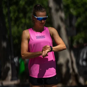 DSC09804.jpgv1750245939 RUN OR DIE PINK - CAMISETA TÉCNICA TIRANTES UNISEX