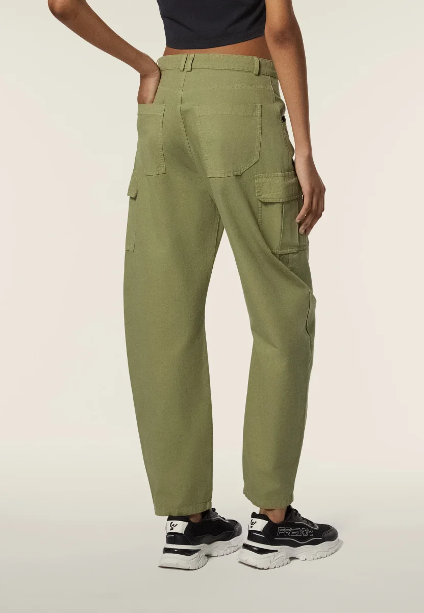 Pantaloni Cargo carrot fit in canvas – Image 3