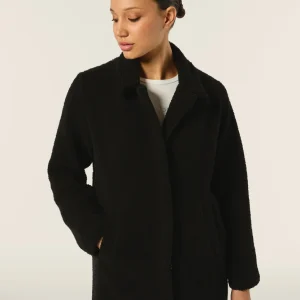 Cappotto in tessuto sherpa con chiusura a bottoni nascosta