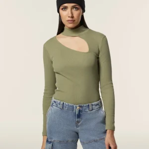 Maglia manica lunga in costina slim fit e dettaglio cut-out