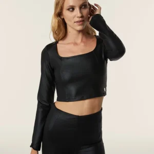 Maglia corta con scollo quadrato in tessuto effetto wet