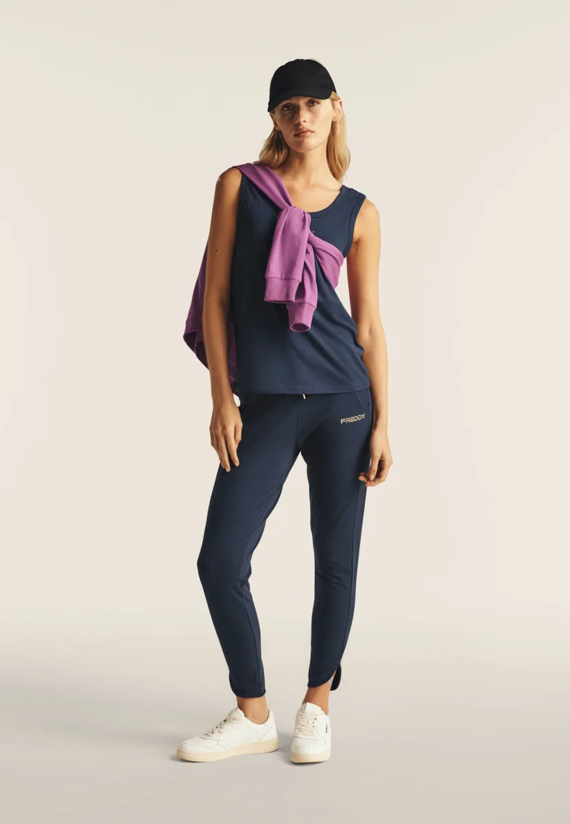 Canotta svasata con grafica dorata – Image 2