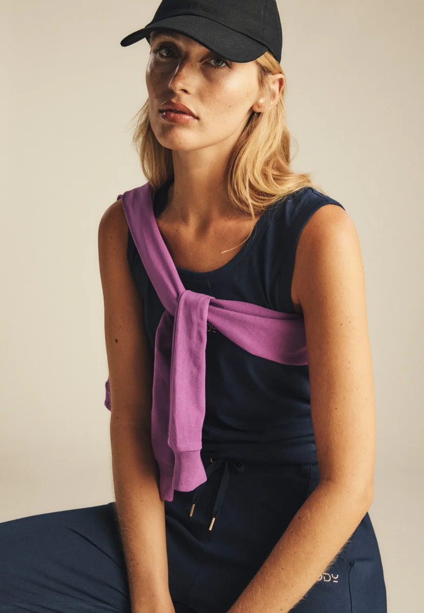 Canotta svasata con grafica dorata – Image 4