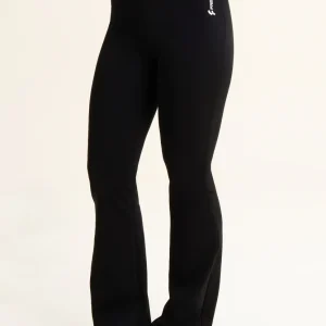 Pantaloni slim fit neri in french terry con fondo a zampa