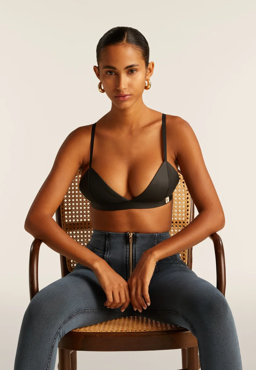 Top a triangolo in similpelle laminata – Image 5