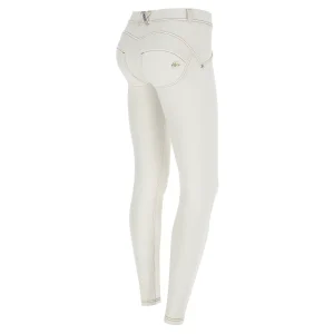 Pantalone WR.UP® skinny vita e lunghezza regular in denim strappato