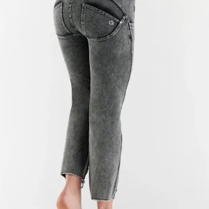 Jeans push up WR.UP® wide bottom in denim navetta con strappi