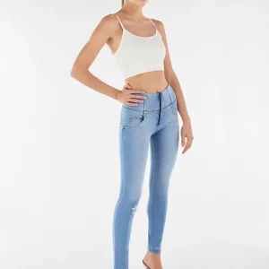 Jeans push up WR.UP® vita alta in denim navetta ecologico con strappi